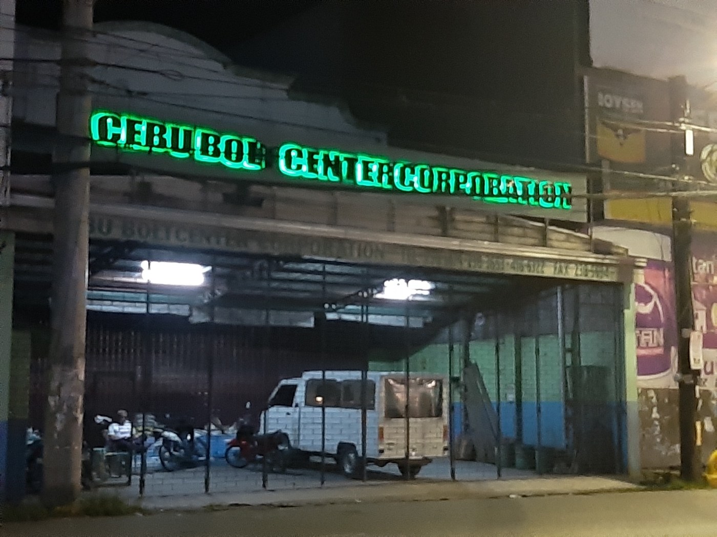Green illuminated storefront sign by Sky Graphix Digital Solutions