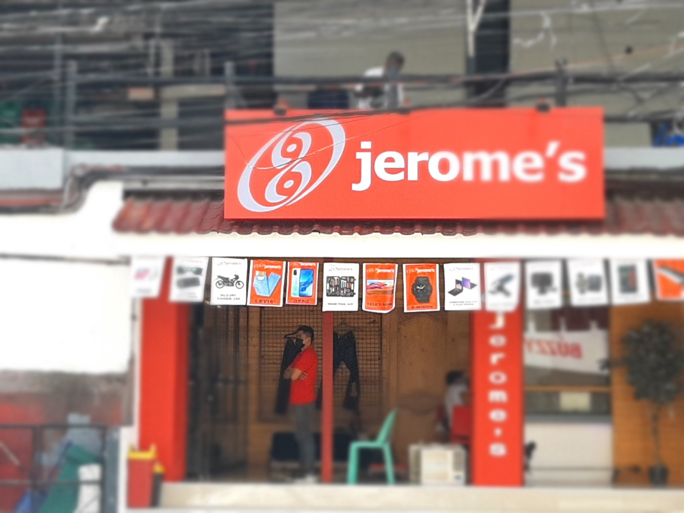 Jerome's storefront sign close-up by Sky Graphix Digital Solutions